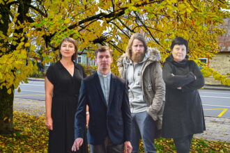 Iš karto po Vėlinių parduotuvių lentynose moliūgų žibintus ir kapų žvakes žaibiškai keičia kita atributika ir jau lapkritį apsiperkant skamba kalėdinės dainos. Šį kartą panevėžiečių klausiame, o kada juos aplanko kalėdinė nuotaika? Kada ją pradeda patys kurti? Ar gali Kalėdos ateiti per anksti ar per vėlai?