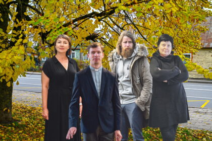 Iš karto po Vėlinių parduotuvių lentynose moliūgų žibintus ir kapų žvakes žaibiškai keičia kita atributika ir jau lapkritį apsiperkant skamba kalėdinės dainos. Šį kartą panevėžiečių klausiame, o kada juos aplanko kalėdinė nuotaika? Kada ją pradeda patys kurti? Ar gali Kalėdos ateiti per anksti ar per vėlai?