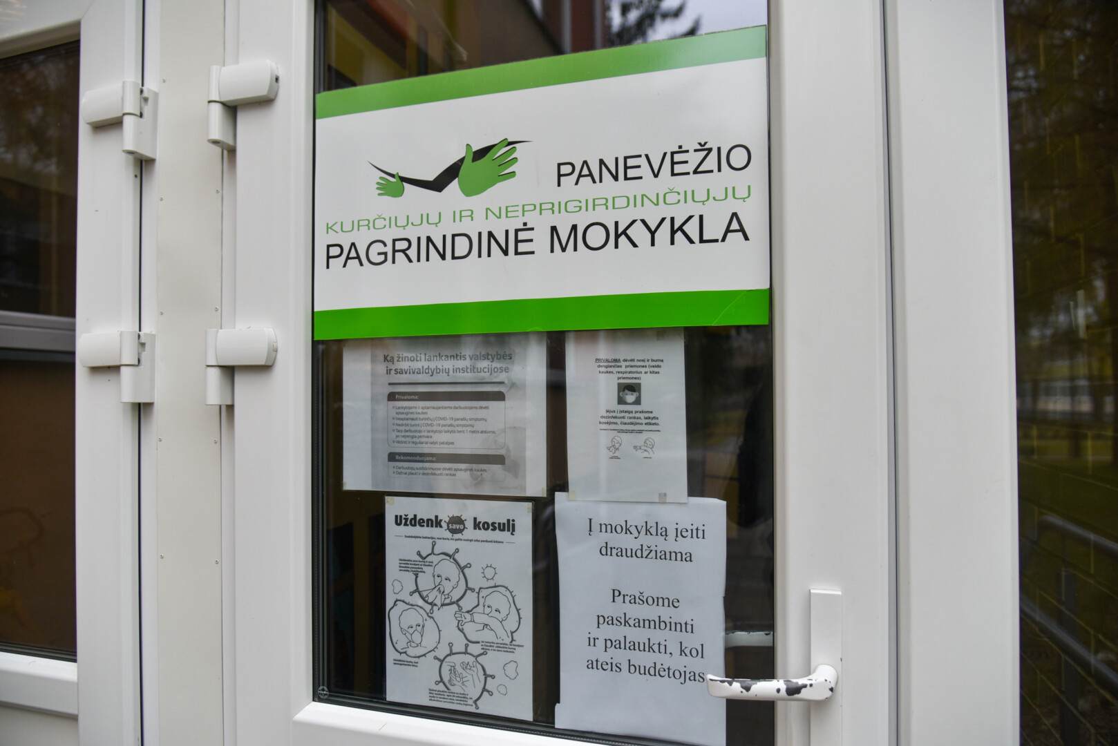 Mokyklos, turinčios mažiau nei šešiasdešimt mokinių, nebegaus valstybės finansavimo, tad jau nuo šio rudens nebeliks ir Panevėžio kurčiųjų ir neprigirdinčiųjų mokyklos – ji taps M. Karkos pagrindinės skyriumi. P. ŽIDONIO nuotr.