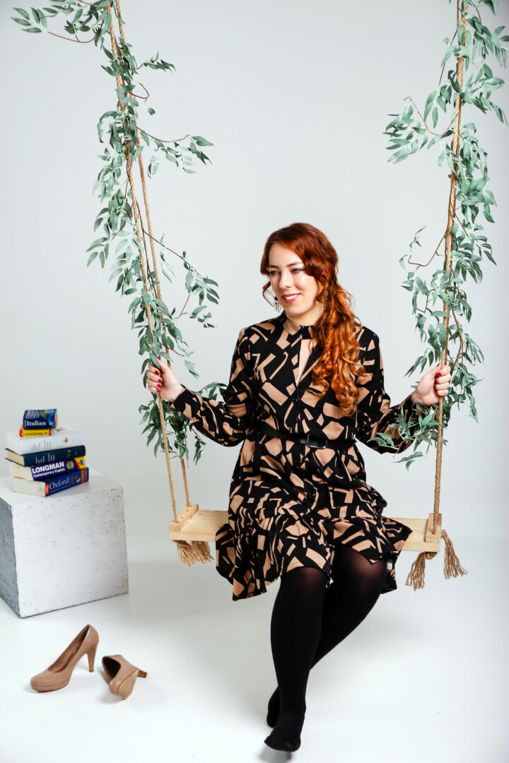 Vasarą Aida sukvietė mokinius į savo unikalų sodą ir pradėjo mokyti naujos kalbos, pažindindama su jame vešinčiais augalais. ASMENINIO ARCHYVO nuotr.