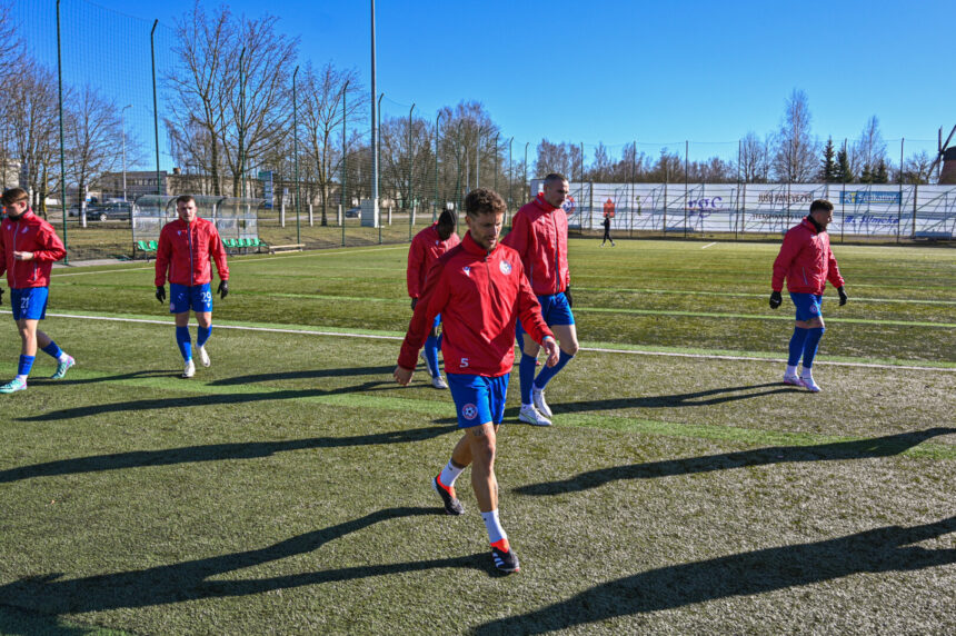 Panevėžio „Žemynos“ progimnazijos stadione vyksiančios Lietuvos čempionės futbolo komandos „Panevėžys“ ir Gargždų „Banga“ rungtynės gali būti paskutinės aukščiausio lygio varžybos šiame stadione.