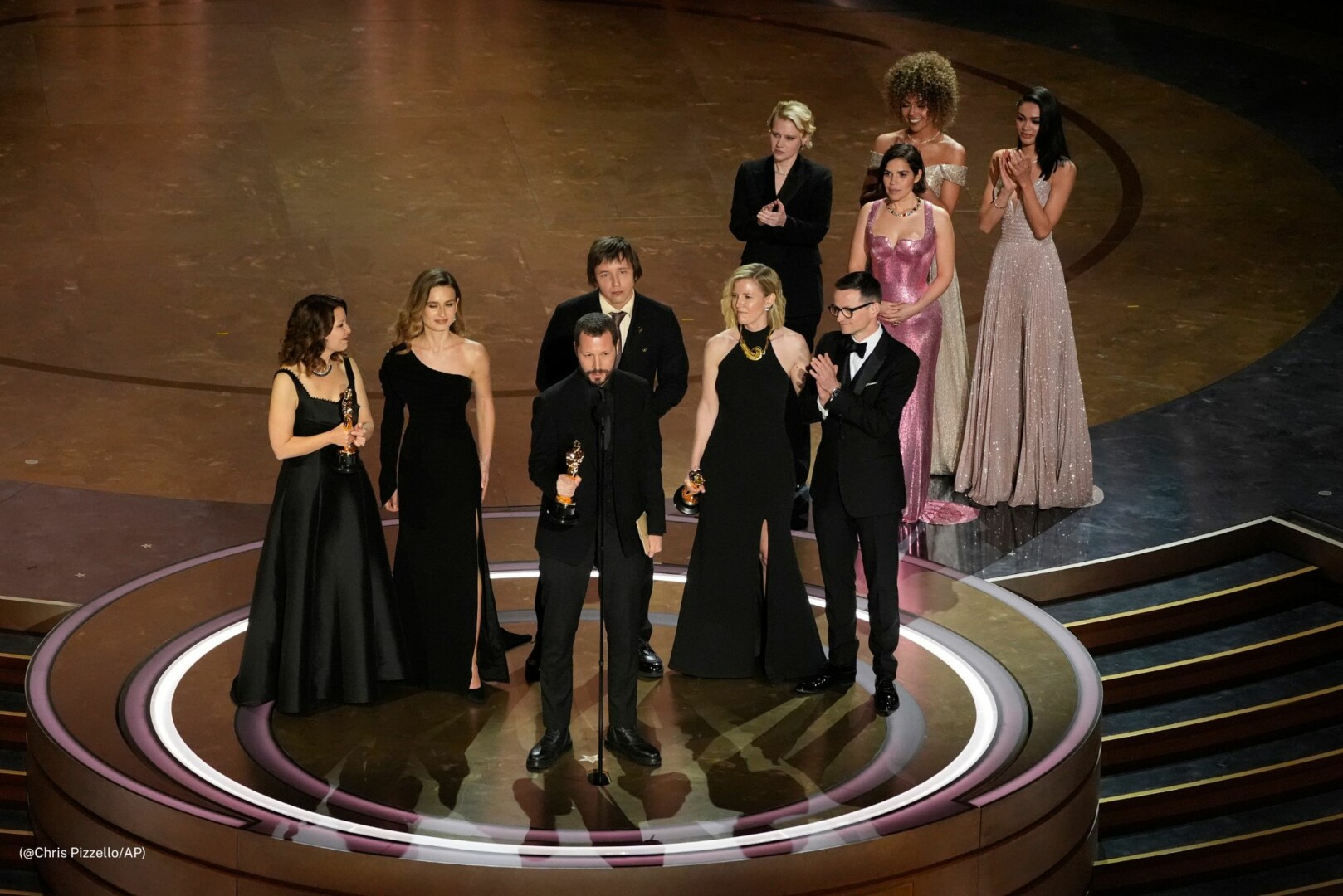 Iš filmuotos tragiškų įvykių medžiagos, kurią M. Černovas su komanda surinko bombarduojamame Mariupolyje, jis sukūrė dokumentinį filmą, įvertintą „Oskaru“