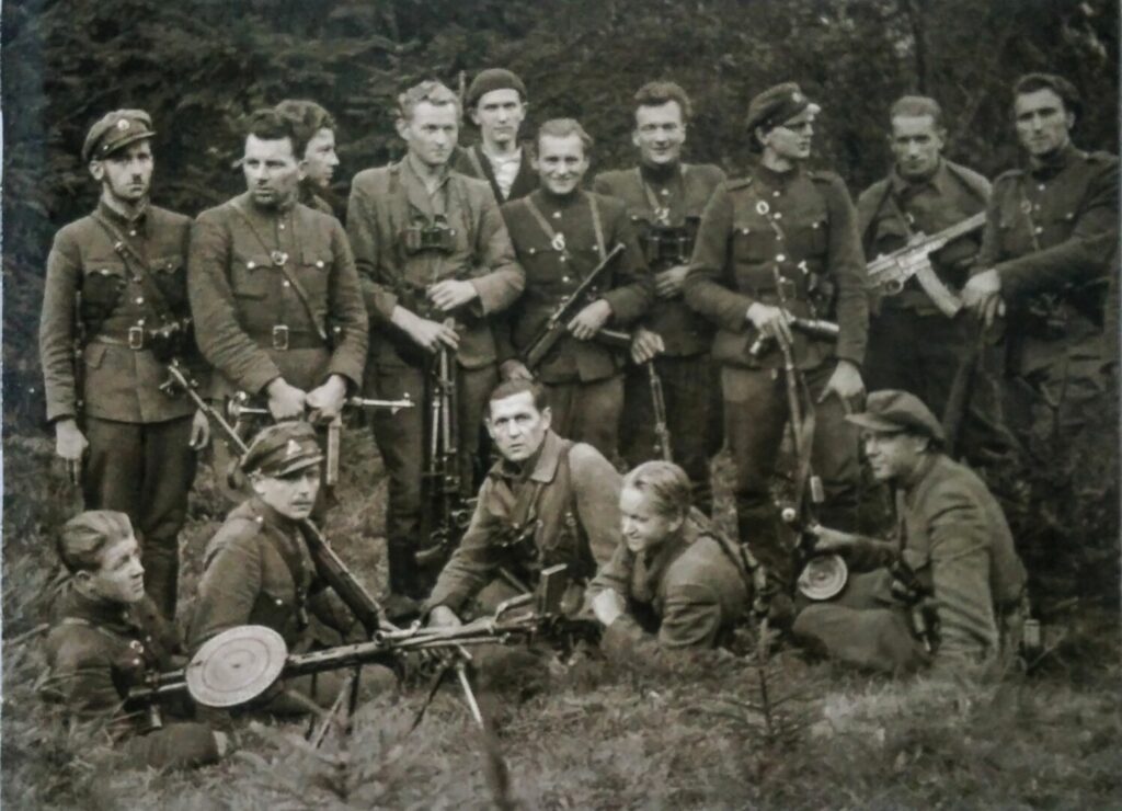 Čerčilis, Siaubūnas, Blinda... Nuslėpti tikrąją tapatybę ir suklaidinti sovietų saugumą – tokia buvo pagrindinė priežastis, kodėl Lietuvos partizanai rinkosi slapyvardžius.