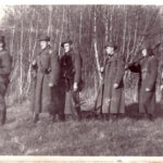 Antrojo pasaulinio karo frontui griaudėjant į Vakarus ir Lietuvoje prasidėjus antrajai sovietų okupacijai, atėjūnus pasitiko pirmieji ginkluotojo pasipriešinimo dalyviai – jau 1944-aisiais Panevėžio krašte pradėję kurtis partizanų junginiai.