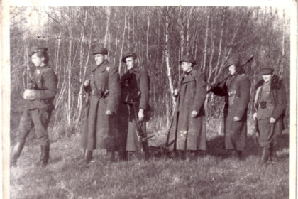 Antrojo pasaulinio karo frontui griaudėjant į Vakarus ir Lietuvoje prasidėjus antrajai sovietų okupacijai, atėjūnus pasitiko pirmieji ginkluotojo pasipriešinimo dalyviai – jau 1944-aisiais Panevėžio krašte pradėję kurtis partizanų junginiai.