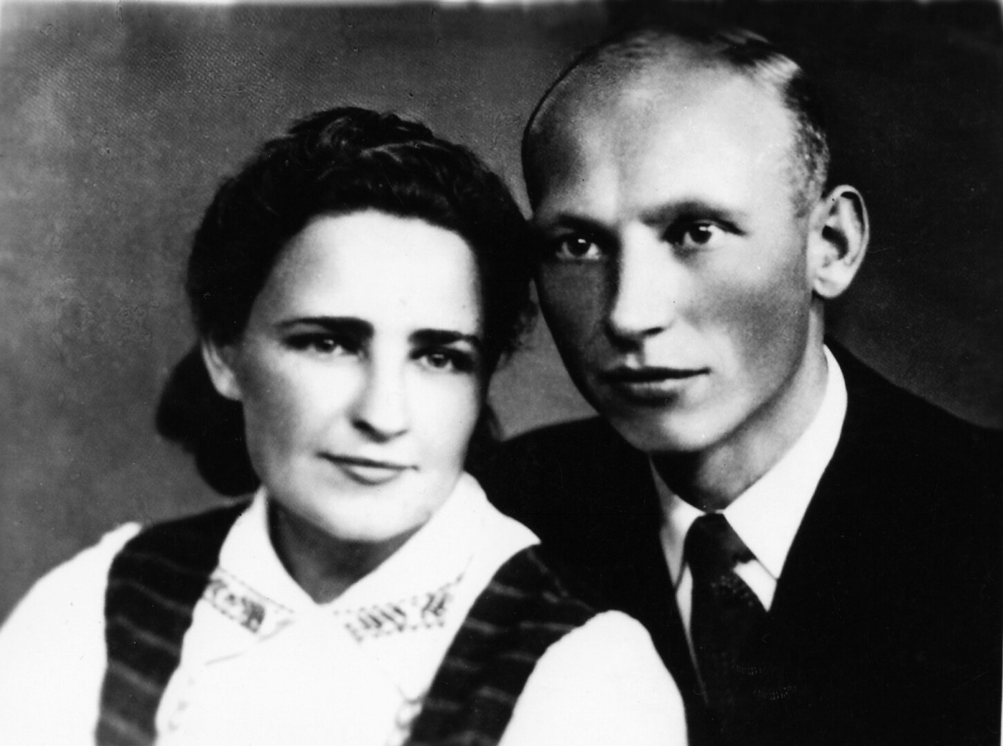 Vyčio apygardos vadas Danielius Vaitelis-Briedis su žmona Aleksandra.PANEVĖŽIO KRAŠTOTYROS MUZIEJAUS rinkinių nuotr.