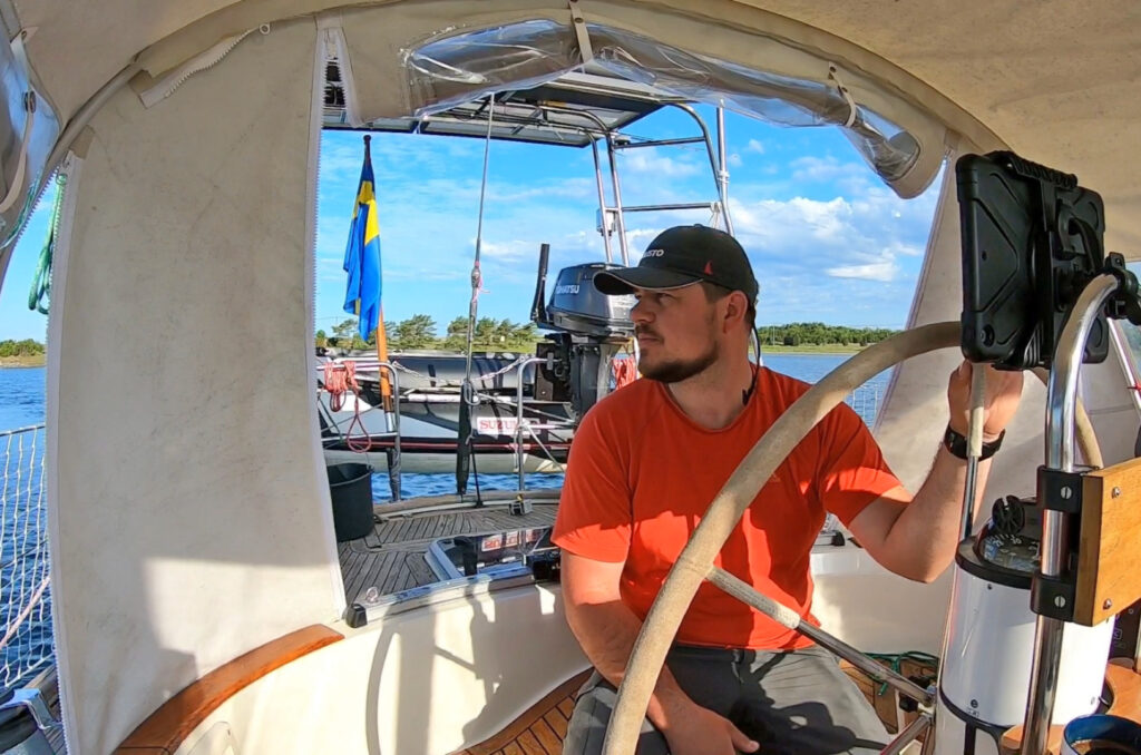 Apkeliauti pasaulį svajoja daugelis, tačiau mesti darbus, įsipareigojimus, nusistovėjusią rutiną ir pasileisti įkandin laukiančių nuotykių, neįkainojamų patirčių bei pažinčių ryžtasi vienetai.