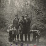 Lietuvos partizaniniame kare itin reikšmingas vaidmuo teko moterims, kovojusioms net ir be ginklo. Ryšininkėmis kliovėsi aukščiausia partizanų vadovybė, moterys perduodavo svarbiausias žinias ir netgi su vyrais dalinosi vieta žeminėse. Jose įsikurdavo šeimos, gimdavo vaikai.