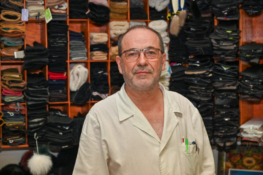 Iš pasaulio kultūros lopšio Florencijos grynakraujis florentietis Mauricijus Saturnis gyventi į Panevėžį persikėlė prieš devyniolika metų. Į Aukštaitijos sostinę jis perkėlė ir Italijoje savo įkurtą kailių bei odos gaminių verslą.