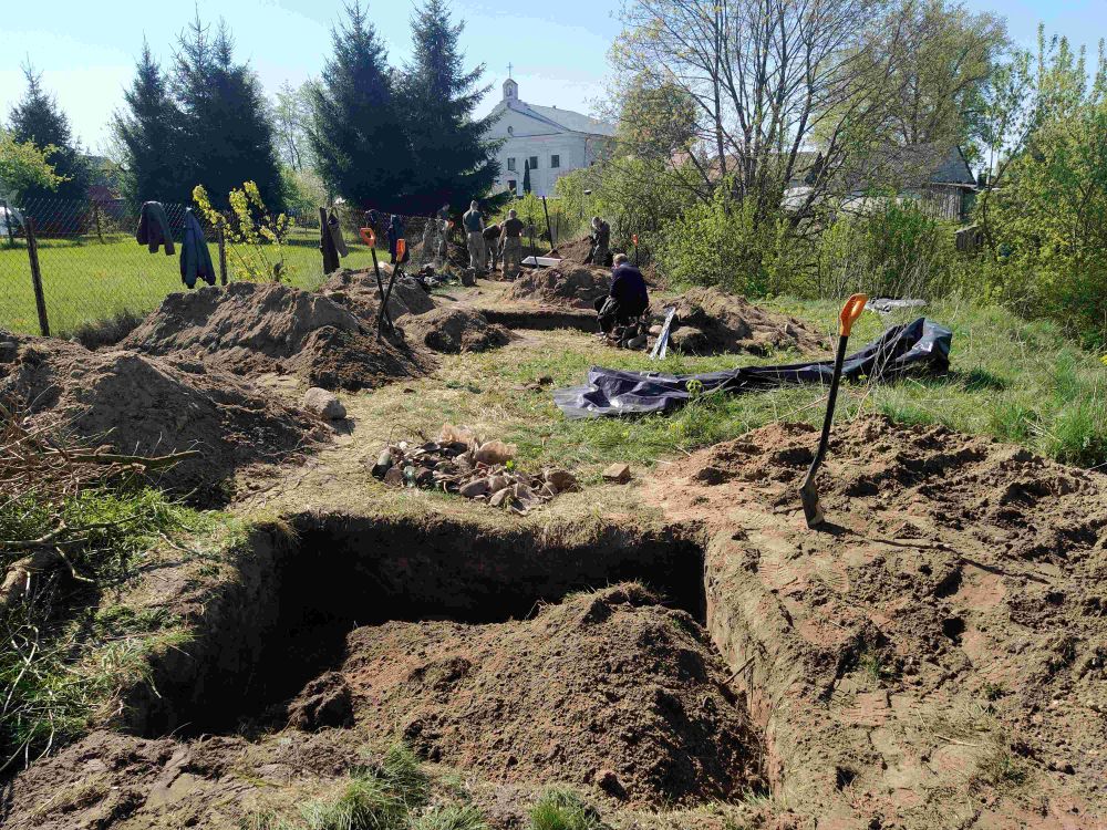 Nors kova su sovietų okupantais pasibaigė daugiau kaip prieš septynis dešimtmečius, tūkstančiai partizanų palaikų vis dar guli Lietuvos laukuose, miškuose, miestuose ir miesteliuose užkasti nežinomuose kapuose.