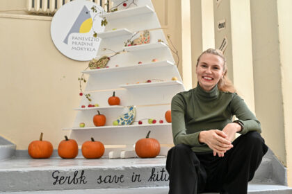 Agnė Kuginytė svajojo apie aktorės karjerą, studijavo aktorinį meną ir net negalvojo iš Vilniaus grįžti gyventi į gimtąjį Panevėžį. Kol šeimai tekęs išbandymas planus apvertė aukštyn kojomis ir parodė, kad net skausmingos pamokos – tik į gera.