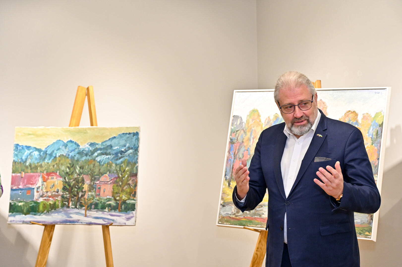 Panevėžio mero Ryčio Račkausko teigimu, dovana neabejotinai praturtins miesto turimą meno kūrinių lobyną. G. KARTANO nuotr.