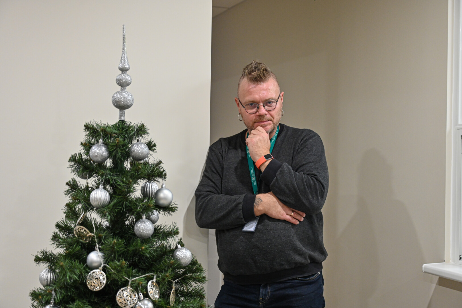 Baltas gydytojo chalatas Jauniui Urbučiui imponavo nuo vaikystės, nors pats dažniausiai jo nevilki. P. ŽIDONIO nuotr.