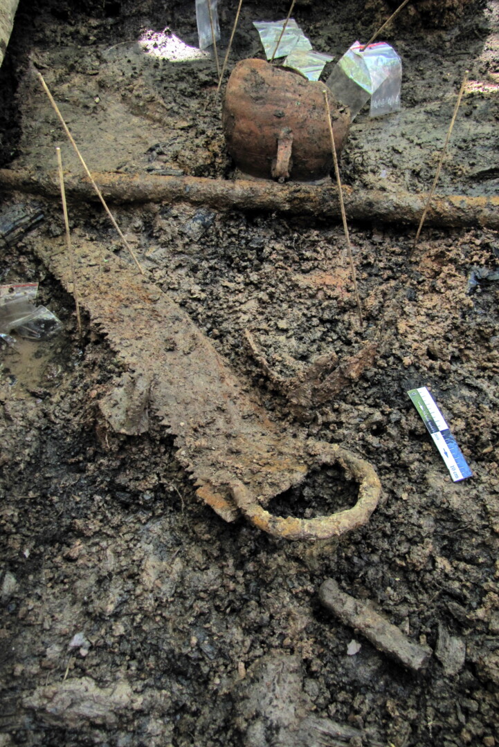 Raseinių rajono Daugėliškių miške rasti partizanų daiktai. G. PETRAUSKO nuotr.