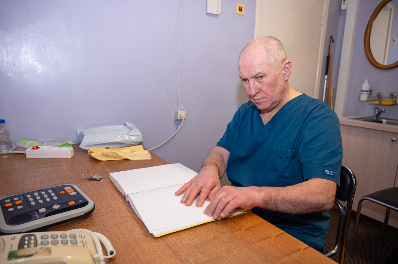 Dar pradinėse klasėse regėjimo netekęs panevėžietis sako dėl to niekada nesijautęs prastesnis, nuskriaustas likimo. Anaiptol – džiaugiasi gyvenimu ir jo dovanomis. P. ŽIDONIO nuotr.