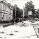 Visai nedaug trūko, kad sovietinis buldozeris nuo žemės paviršiaus būtų nušlavęs paskutinius Panevėžio senamiesčio likučius – dabartinio Kraštotyros muziejaus dalį pastatų, pirmąją pradinę mokyklą ties Klaipėdos ir A. Smetonos gatvių sankirta, kitus miesto praeitį liudijančius statinius.