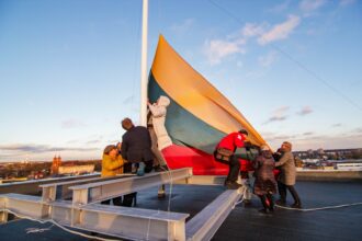 Panevėžyje Trispalvė pirmą kartą suplazdėjo kone prieš keturis dešimtmečius – 1988-ųjų spalį ant Juozo Miltinio dramos teatro.