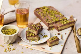 Šiam savaitgaliui parinkome kelis puikius desertus, kuriuos nesunkiai galima pasigaminti namuose – ir taip, pagarsėjusį Dubajaus šokoladą taip pat.