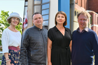 Panevėžiečiui iš automobilio persėsti į viešąjį transportą, regis, neturėtų būti problemų. Kaip tvirtina dvi šios savaitės mūsų pašnekovės, maršrutų tinklas mieste itin patogus, o kaip parodė vienos iš jų atliktas eksperimentas, rytinio piko valandomis iš Ateities gatvės pasiekti miesto centrą greičiau pėsčiomis nei autobusu ar savo automobiliu.