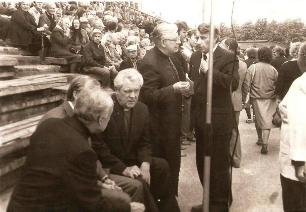 Panevėžietis, Nepriklausomybės Akto signataras Julius Beinortas su žmona Vida dar giliu sovietmečiu priklausė žygeiviams, kurie priešinosi sovietų sąjungos primestai santvarkai, istorijos faktų iškraipymui, papročių, tautos praeities paminklų niokojimui bei naikinimui. Prasidėjus Atgimimui, natūralu, kad J. Beinortas tapo vienu pirmųjų, pasirinkusių Sąjūdžio kelią.