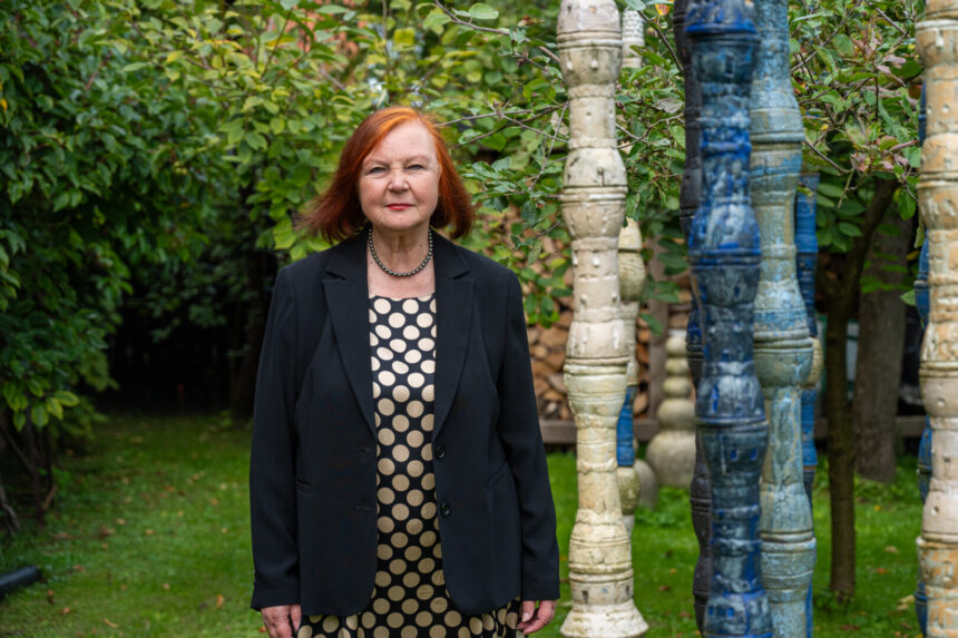 „Reikia džiaugtis tuo, ką turime. Ir ieškoti, kas pozityvu, gera, kas teikia džiaugsmą“, – į klausimą, ko išmokė gyvenimas, atsako panevėžietė Jolanta Lebednykienė, buvusi ilgametė miesto Dailės galerijos direktorė.