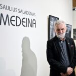 Nuo užsispyrusio paauglio, iš principo nusipirkusio pirmąjį fotoaparatą, iki vieno ryškiausių Lietuvos fotomenininkų – toks panevėžiečio Sauliaus Saladūno kelias.