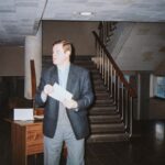 Lietuvos istorijoje 1988–1991-ųjų laikotarpis buvo lūžio metai, kai tauta susitelkė laisvei. Algimantas Plitninkas (1953–1996) Panevėžyje buvo vienas tų, atsistojusių į pirmąsias gretas kelyje į nepriklausomybę.