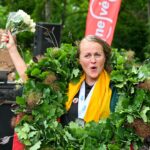 Valstybės atkūrimo dieną Lietuvos prezidentas ordino „Už nuopelnus Lietuvai“ medaliu apdovanos už sportinius pasiekimus geležinę ledi tituluojamą panevėžietę Aliną Rancevą – pirmąją lietuvę, įveikusią dešimtgubą ultratriatloną, net pačių sportininkų pavadinamą sportine beprotybe.