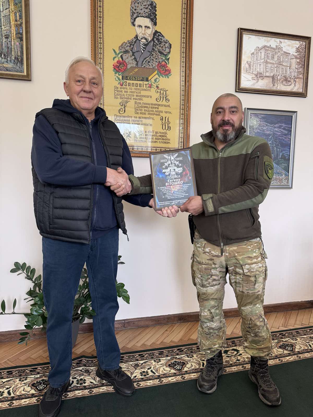 „Dirbu tokiu principu: stengiuosi visiems atvežti padėką, kad kiekvienas žinotų, kur nukeliavo jo parama ir kaip ji padėjo“, – sako Eugenijus. ASMENINIO ARCHYVO nuotr.