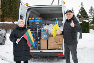 Panevėžyje jau daug metų gyvenantis ukrainietis Eugenijus Vitoško šiuo metu dar vienoje kelionėje į karą. Jo mikroautobusas prikrautas paramos Ukrainai. Tokia kelionė panevėžiečiui – ne išimtis, o beveik kasmėnesinė rutina.