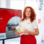 Kas nutiktų, jei šiąnakt tektų skubiai palikti namus – nugriaudėjus sprogimui, kilus gaisrui ar mieste kaukiant pavojaus sirenoms? Ar žinotumėte, ką pirmiausia pasiimti, kur bėgti ir kur susitikti su artimaisiais, jei neveiktų telefonai?