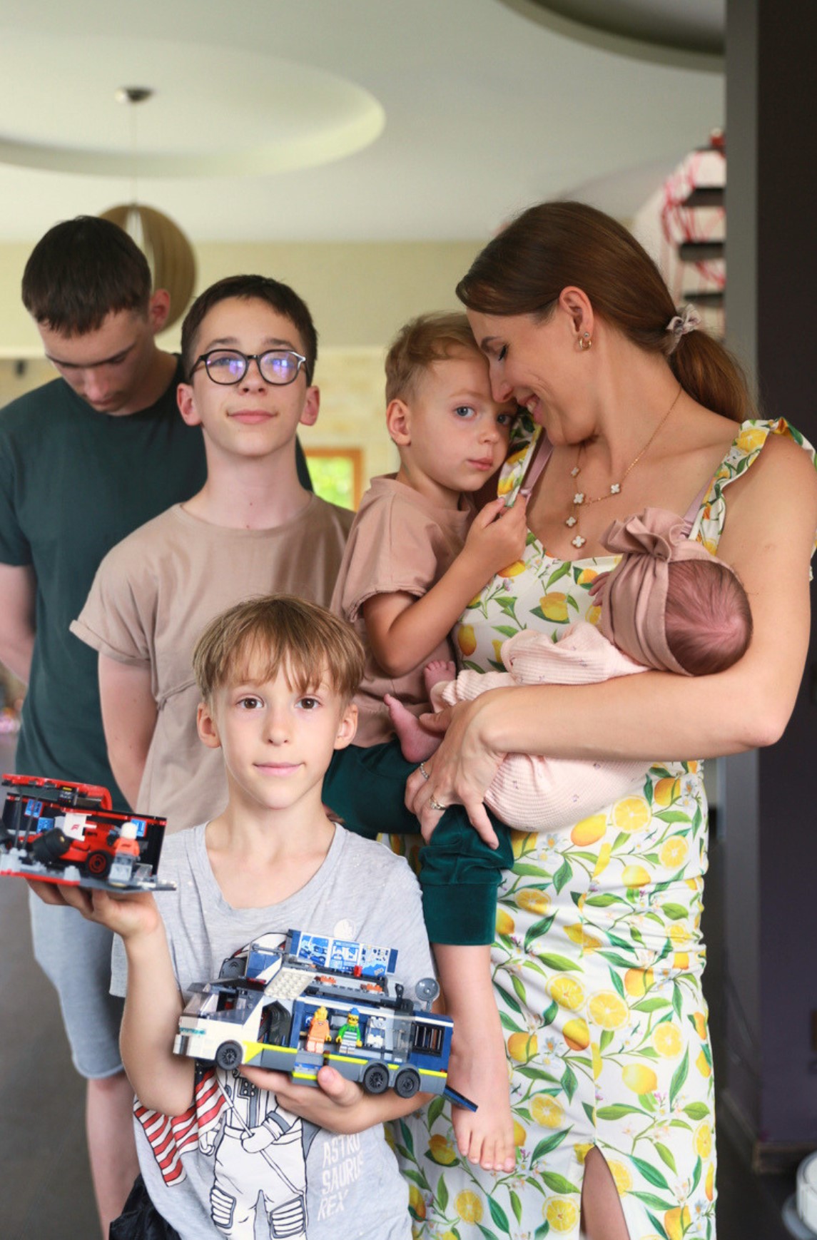 Penkis vaikus auginančių Vambutų namuose netrūksta nei šurmulio, nei iššūkių, tačiau viską jungia besąlygiška meilė ir stiprus šeimos ryšys. ASMENINIO ARCHYVO nuotr.